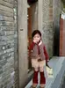 2025 Novo Estilo Coreano de Inverno Roupas Infantis Meninas Colete Bordado Reversível com Gola Alta Jaqueta Colete Acolchoado Xadrez