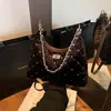 Bolsa de Ombro Acolchoada com Corrente Design de Nicho Transfronteiriço 2026 Novo Estilo Simples para o Dia a Dia Transversal Bolsa Dumpling