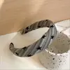 Diseño nicho nuevo pinza para el cabello fina de alta gama diadema parte superior craneal alta retro famoso en internet combinable pequeño estilo incienso accesorios para el cabello para mujer