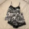 Pijama de camisola de encaje estilo francés para mujer, nuevo modelo verano 2026, estampado de pintura a tinta, seda de hielo fina con copas en el pecho, ropa de casa