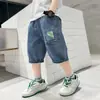 Shorts Jeans de Verão para Meninos 2026 Novo Estilo Roupa Infantil Versão Coreana Fresco e Estiloso Roupa de Trabalho Versátil Calça de Cinco Pontos Calça de Comprimento Médio