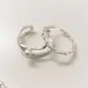Anel de Dedo Cruz de Pérola Minimalista Tendência Nicho 2025 Novo Estilo Coreano High-End para Mulheres, Anel Aberto Ajustável Estilo Cool