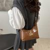 Bolso de hombro sencillo y moderno para mujer, otoño e invierno 2024, nuevo estilo coreano, bolso cruzado informal, bolso de mano con estilo distintivo.