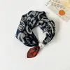 Lenço de Seda Cachecol Paisley Estilo Europeu e Americano, Colar Fino de Pérolas, Lenço Triângulo Magnético, Lenço Preguiçoso, Lenço de Pescoço com Pingente