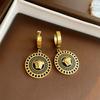 Pendientes de Lujo Ligero Medusa Retrato de Ángel Geométricos Redondos Pendientes Moda 2026 Joyería al por Mayor para Mujeres
