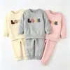 Conjunto Casual de Dos Piezas para Bebé Sudadera con Bordado de Letras LOVE Joggers Ropa Deportiva para Bebés y Niños Pequeños Primavera y Otoño