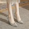 Novedad Verano 2026 Estilo Maduro Chic Zapatos de Tacón Alto Puntiagudos Color Café con Patrón de Cocodrilo para Mujer, Zapatos de Salón Sexy Versátiles de Boca Baja con Tacones Finos