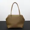 Bolsa de Ombro Minimalista Relaxada e Casual, Bolsa de Couro Bovino de Primeira Camada Importada de Luxo de Nicho, Bolsa de Mão de Couro Genuíno