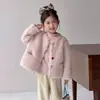 Casaco Feminino Outono Inverno 2026 Novo Estiloso Bebê Shearling Integrado Espessado Roupa de Inverno Infantil Suéter de Lã de Cordeiro