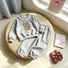 Conjunto de outono para meninas 2026 novo estilo infantil super fofo desenho animado renda moletom outono moderno casual conjunto de duas peças