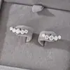 Pendientes de botón de plata S925 de fila de cinco piedras con un toque de lujo ligero y alta gama, versátiles para el trabajo