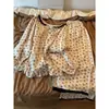 Pijama de primavera y otoño para niñas estilo coreano, con base color crema y estampado floral negro, cuello redondo, detalle de lazo, corte holgado, mangas largas y pantalones largos - un cómodo conjunto para estar en casa