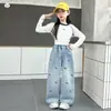 Calça Jeans Feminina Primavera e Outono 2026 Novo Estilo, Calça Reta Solta Bordada para Crianças Maiores, Calça de Barra Larga Estilosa para Bebês