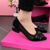 Sandalias de tacón bajo con lazo para mujer, zapatos de malla transpirables, de moda, para primavera y verano, venta al por mayor
