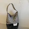 Bolsa de ombro tipo balde com estampa de leopardo de grande capacidade para mulheres, nova moda 2026, bolsa de ombro versátil, bolsa de mão casual para o dia a dia