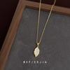 Colar de Concha Natural Retro Francês Banhado em Ouro Real 18K Commuter All-match Design Sense Artistic High Sense Clavícula Chain