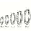 Pendientes de aro grandes y circulares con microincrustaciones de diamantes, modernos y únicos, con un ambiente fresco, dulce y de lujo ligero