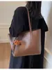 2025 Nuevo Bolso de Verano de Gran Capacidad para Mujer Viajera Bolso Tote Simple Elegante Bolso de Hombro Portátil de Moda