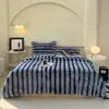 Manta de Felpa de Color Sólido Rayada Estilo Ins Personalizada, Manta de Tiro de Terciopelo de Leche para Comercio Transfronterizo, Manta Gruesa para Cama del Hogar