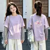 Camiseta de manga longa para meninas para primavera e outono, novo estilo 2026, peça básica moderna para crianças mais velhas, algodão puro, gola redonda, top falso de duas peças
