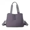 Mochila Casual de Mão para Mulheres 2026 Nova Versátil Grande Capacidade Bolsa de Ombro Único Feminina para Deslocamento Portátil Tecido de Nylon Transversal