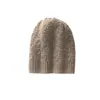 Gorro de cachemira para otoño e invierno para mujer, estilo coreano, con patrón trenzado, cálido, protector de orejas, versátil, adecuado para usar después del parto, gorro de lana tejido, gorro para clima frío