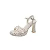 Estilo Francés con Sandalias de Tacón Alto para Falda Ropa Exterior para Mujer Sensación de Alta Gama Verano 2026 Nuevo Deslumbrante Sandalias de Tacón Grueso de Una Sola Tira