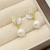 Brincos de Pérola Doces e Frescos Moda Francesa Retrô Folhas Delicadas Zircônia Microembutida Brincos de Tarraxa com Pérola Joias de Orelha Femininas