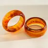 Pulsera redonda de resina con degradado europeo y americano exagerado, joyería transfronteriza de alta gama estilo vintage Maillard minimalista para mujer