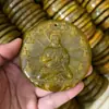 Pingente Imitação de Jade Estilo Antigo com Design de Buda Esculpido, Joia Colecionável Antiga, Vários Estilos em Estoque para Atacado