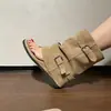 Primeiro Encontro Temporada Retro Menina Picante Sandálias Tanga Femininas 2026 Novo Verão Fivela de Couro Botas Empilhadas Fundo Plano Salto Oculto Luo