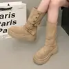 2026 Novas Botas de Moda Estilo Britânico Retrô com Solado Grosso Femininas Novas Botas Curtas Emagrecedoras Super Bonitas