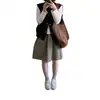 Foto real de la nueva moda coreana de alta gama para mujer de Dongdaemun, otoño 2026: chal simple, holgado, de color liso
