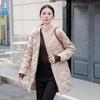 Nuevo Otoño e Invierno Moda Transfronteriza Adhesivo Chaqueta Ligera de Plumón para Mujer de Largo Medio Adelgazante Chaqueta Ligera de Plumón de Pato Blanco Moderna