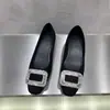 Sapatos de Salto Grosso Quadrados Pretos com Strass Estilo Francês para Primavera para Mulheres 2026 Novos Sapatos Elegantes de Salto Médio para Primavera e Outono