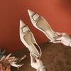 Sapatos de Salto Alto Franceses para Primavera e Verão Femininos Sensação de Alto Padrão Sandálias Baotou Sapatos de Camada Única com Parte Traseira Vazia Bico Apontado Femininos Pés Não Cansados