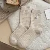 Calcetines de Lana con Hilo de Puntos de Conejo en Campo de Flores Calcetines con Etiqueta de Tela Rayada Calcetines de Punto Gruesos Cálidos de Media Pantorrilla para Mujer Estilo Coreano Lindos Mujer
