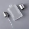 Frasco de vidro quadrado plano fosco para decantação de perfume de 30-50-100ml com tampa cinza fosca e bico spray de névoa fina, frasco vazio para viagem