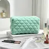 Nueva Bolsa de Maquillaje de Felpa Transfronteriza, Bolsa de Almacenamiento Cosmético Fresca y Elegante Acolchada de Alto Valor, Tela de Felpa Portátil al por Mayor
