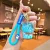 Colgante de Oso Taza de Té Dibujos Animados Botella de Arena Movediza Luminosa Colgante para Niños Muñeca Lanyard Llavero para Teléfono Móvil Anti-Pérdida Decoración