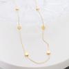 Gargantilla Lujo Ligero Diseño Nicho S Cadena Plana Acero Titanio Oro 18K Collar Clavícula Cuentas Pequeñas Doradas Efecto Adelgazante