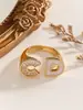Anillo de Luz de Zirconia Incrustada en Oro Real Chapado en Cobre Transfronterizo Europeo y Americano Lujo Ligero Sensación de Alta Gama Anillo para el Dedo Joyería de Mano Versátil Fabricante Venta al por Mayor en Stock