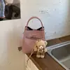Bolso de Mano Pequeño Estilo Coreano para Mujer, Nuevo Bolso de Hombro Vintage Primavera 2026 para el Trabajo y los Viajes Diarios, Bolso Cruzado Tipo Cubo