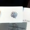 Tachas para Cartilagem do Ouvido em Aço Titânio 316L, Brincos de Cruz Brilhantes Finos da Moda e Exquisitos, Acessórios Únicos de Titânio para Orelha com Flor de Íris de Nicho