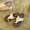 Sandalias de Verano para Mujer con Hebilla Metálica Estilo Hada Cubierta de Dedos de Lino Ropa de Resort Chanclas de Suela Suave Estilo Nuevo Plano de Viento