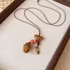 Collar de cordón de cuero con cuentas de madera y colgante cuadrado geométrico, cadena para la clavícula de estilo étnico vintage, accesorio de diseño nicho