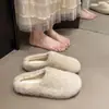 Sapatos quentinhos de sola grossa e pelúcia para mulheres, novos tamancos preguiçosos de calçar rápido para outono e inverno, com bico fechado
