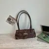 Bolsa Feminina Transfronteiriça 2026 Verão Nova Couro de Cera de Abelha Bolsa de Ombro Personalidade Tendência Nicho Bolsa Baguete Retrô