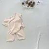 Conjunto Coreano Ins de Verano Unisex para Bebé de Color Sólido Calado Transpirable con Volantes de Manga Corta Elástico Cómodo para Estar en Casa