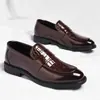 Nuevos zapatos de vestir formales para hombre sin cordones, mocasines elegantes de charol estilo británico para estilistas.